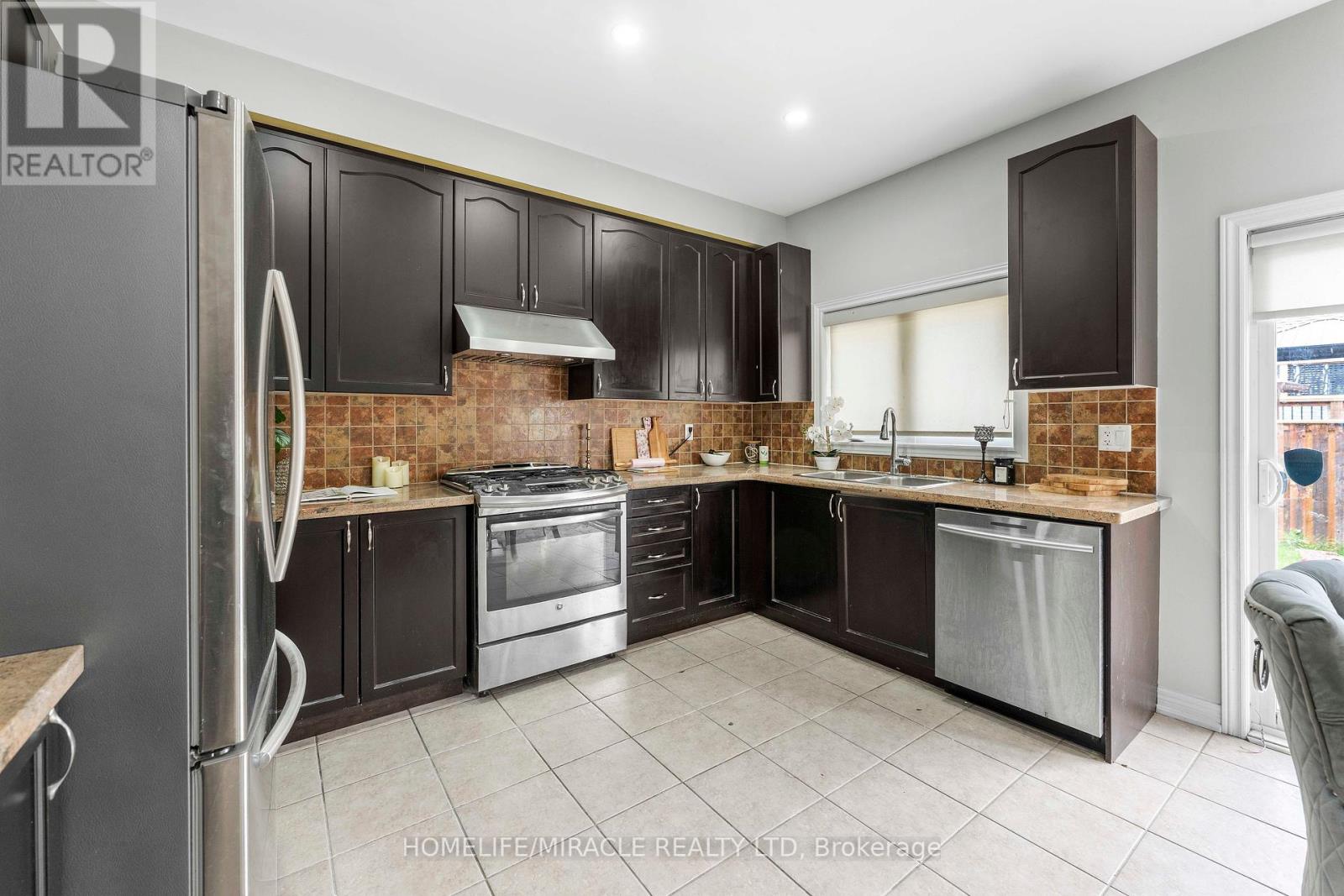 54 Truax Street, Kawartha Lakes, Ontario  K9V 0E3 - Photo 18 - X12244074