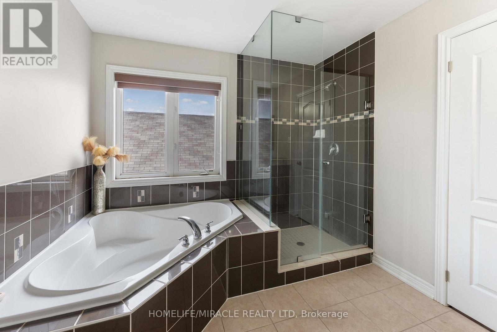 54 Truax Street, Kawartha Lakes, Ontario  K9V 0E3 - Photo 34 - X12244074