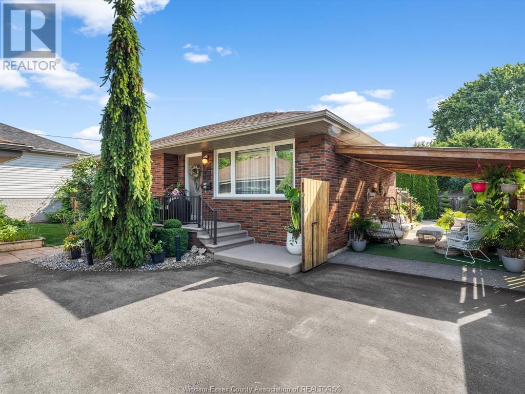 Property at 2950 LAUZON image 2
