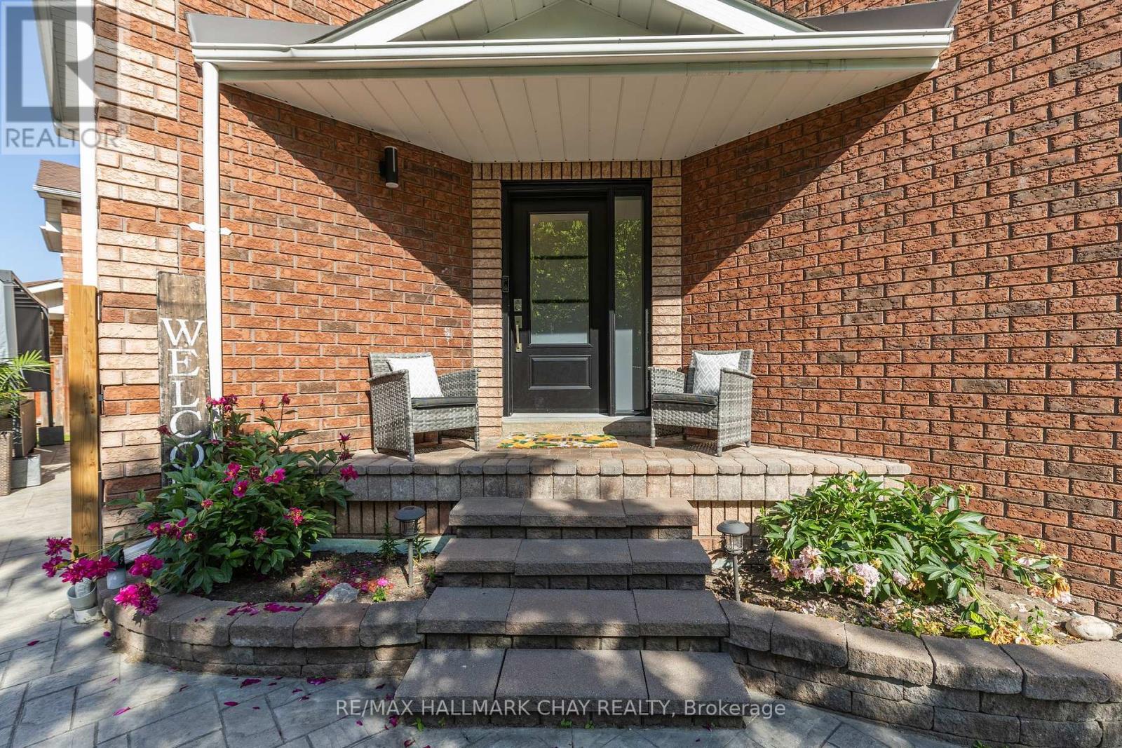 Property at 28 BLOOM CRESCENT image 4