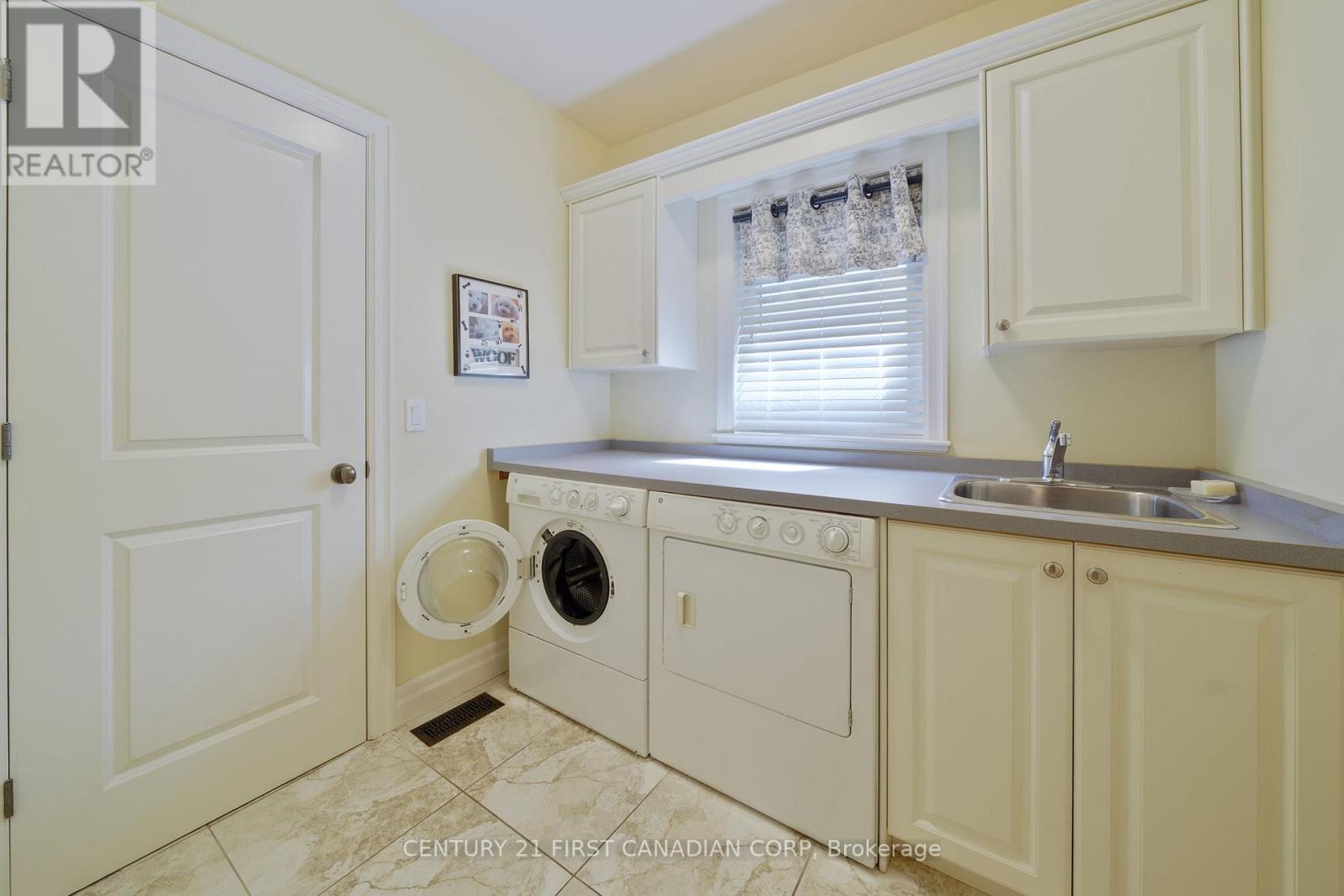2091 Valleyrun Boulevard, London North, Ontario  N6G 5M7 - Photo 18 - X12244291