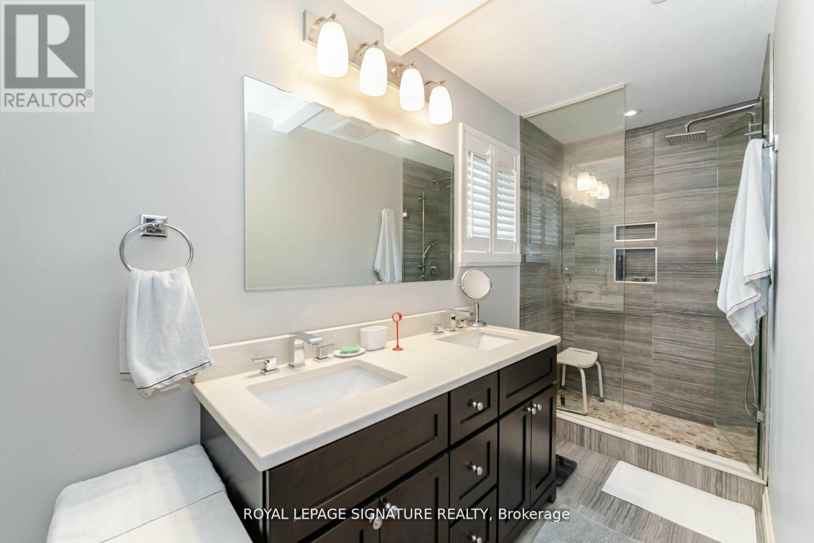 2497 Wyatt Street, Oakville, Ontario  L6L 2M7 - Photo 17 - W12244141