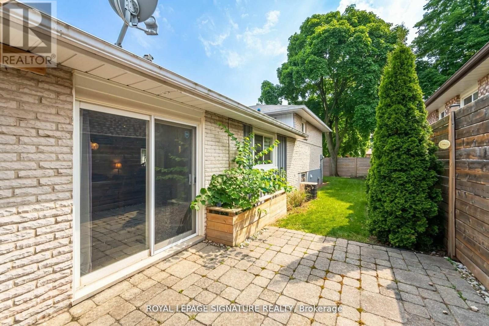 2497 Wyatt Street, Oakville, Ontario  L6L 2M7 - Photo 32 - W12244141