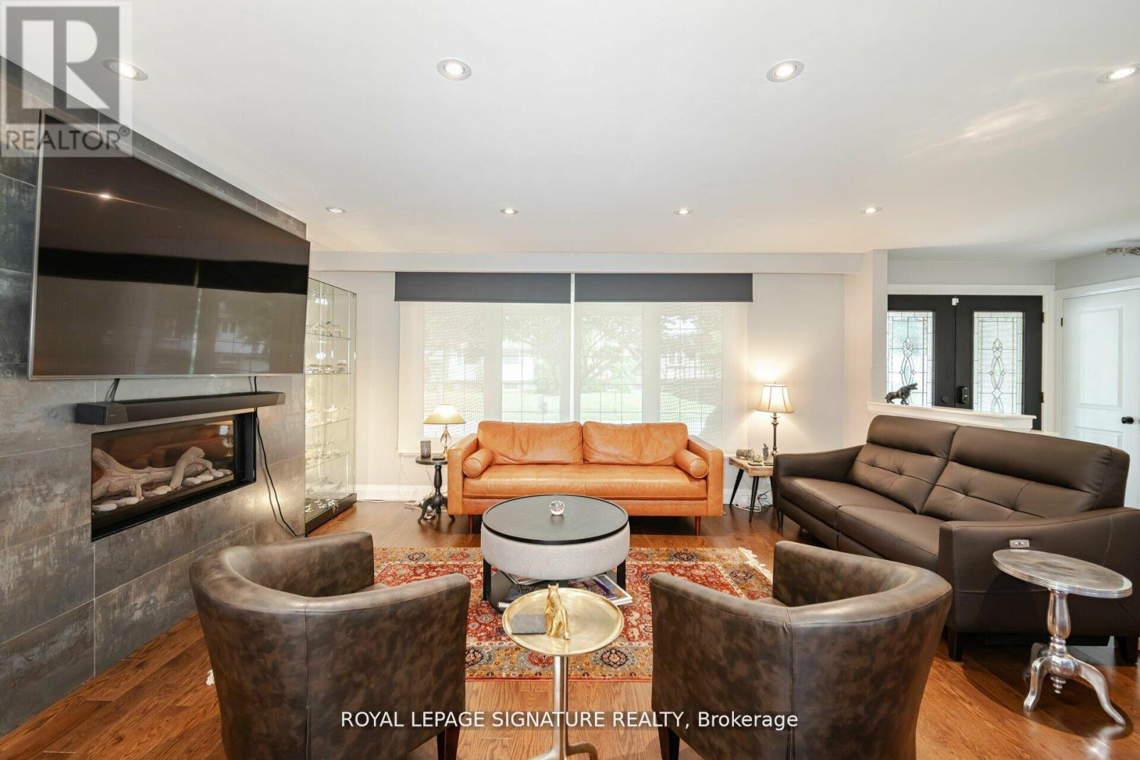 2497 Wyatt Street, Oakville, Ontario  L6L 2M7 - Photo 6 - W12244141