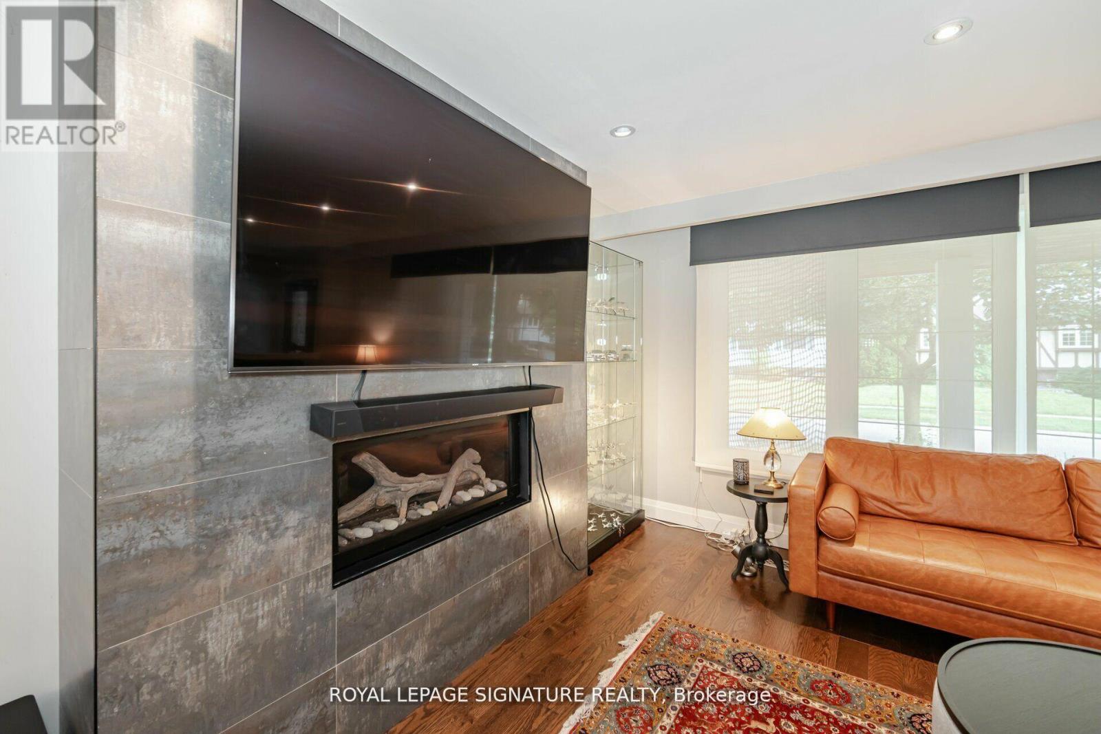 2497 Wyatt Street, Oakville, Ontario  L6L 2M7 - Photo 7 - W12244141