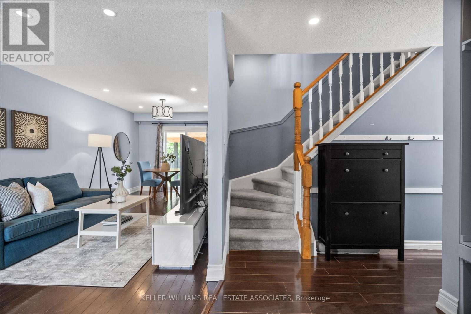 Property at 6159 FULLERTON CRESCENT image 3