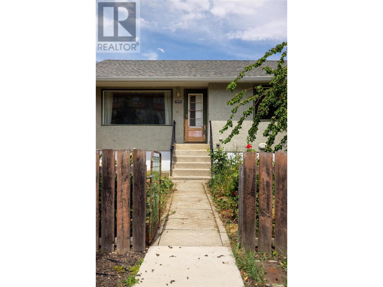 Property at 2805 39 Avenue image 3
