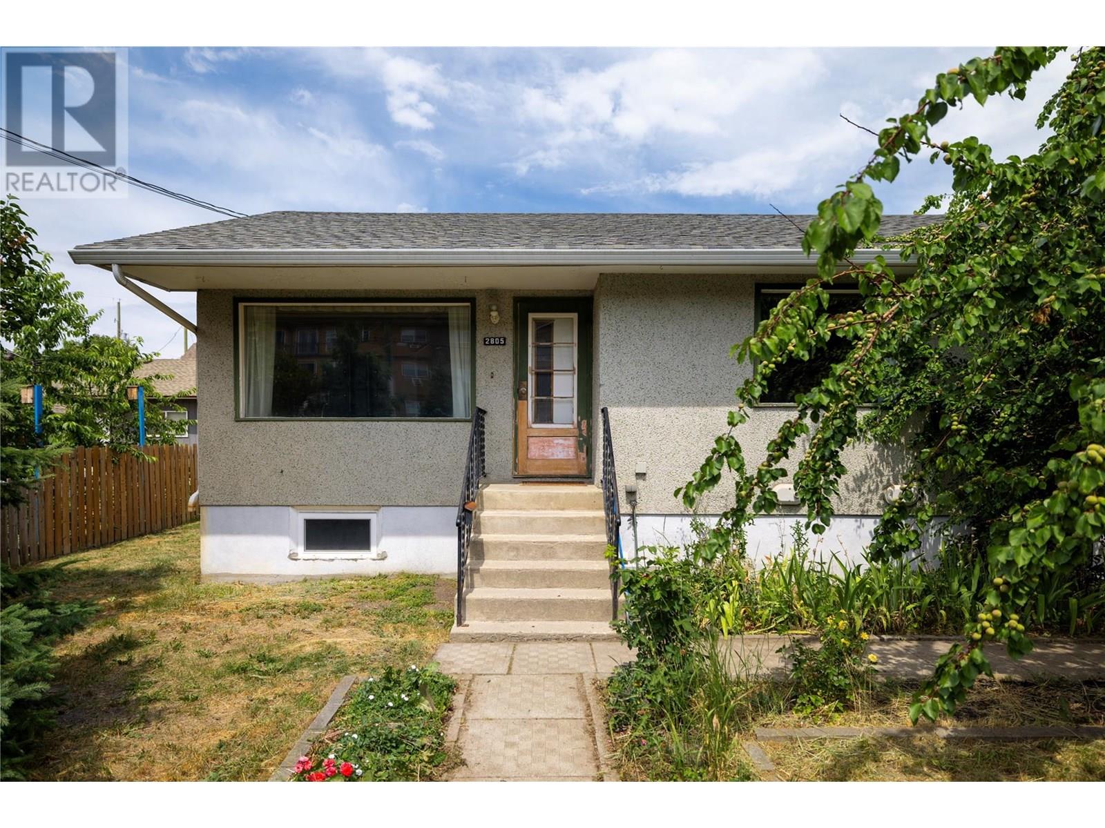 Property at 2805 39 Avenue image 2