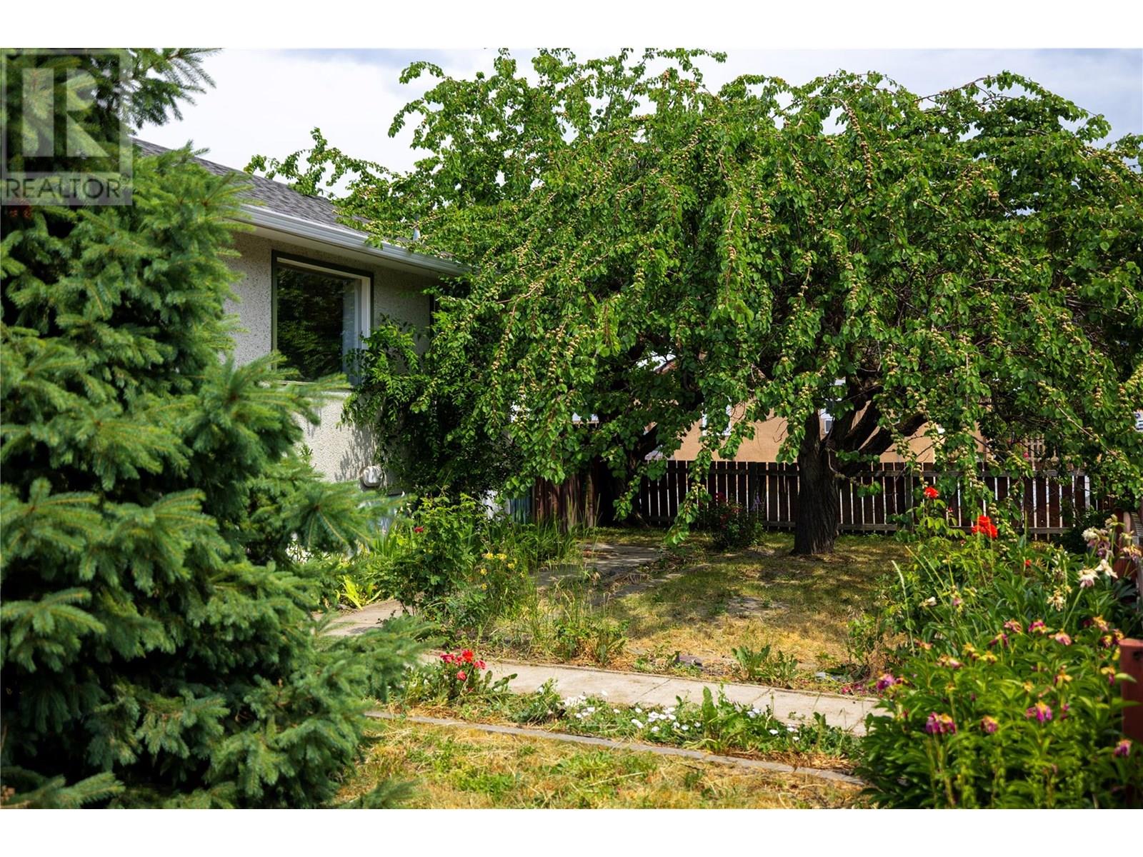Property at 2805 39 Avenue image 5