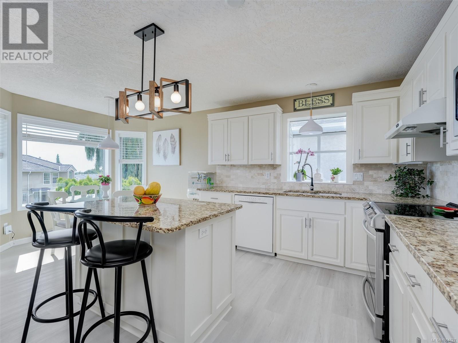 Property at 6428 Bella Vista Dr image 5