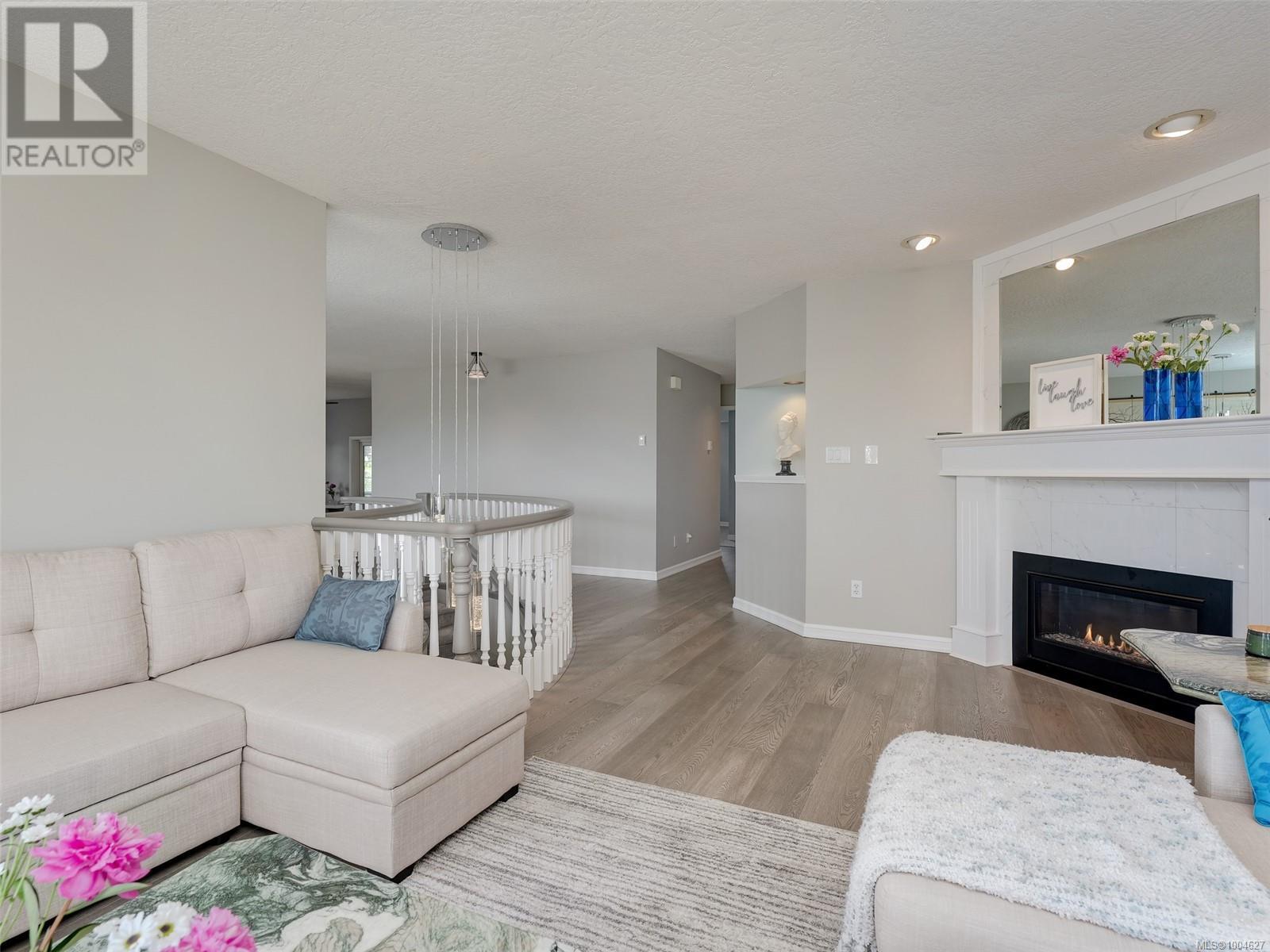 Property at 6428 Bella Vista Dr image 3