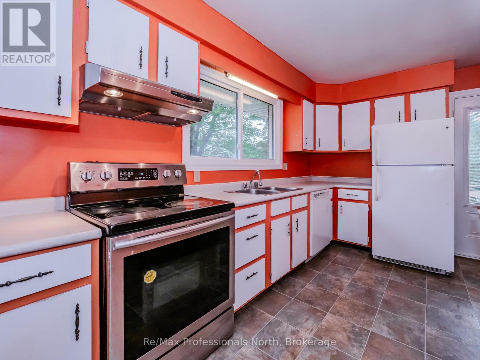 600 David Street, Gravenhurst, Ontario  P1P 1M2 - Photo 11 - X12239979