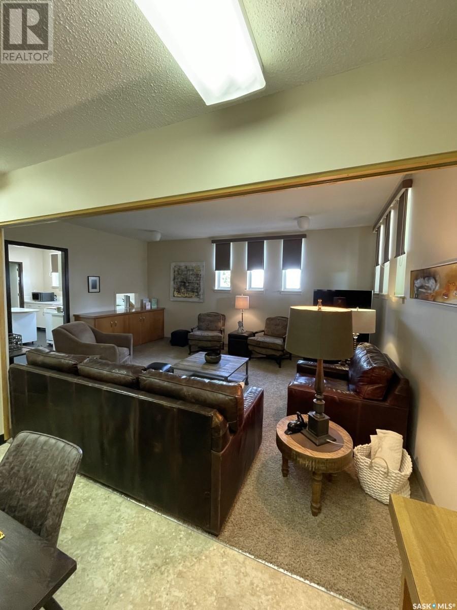 433 3rd Street E, Shaunavon, Saskatchewan  S0N 2M0 - Photo 2 - SK010705