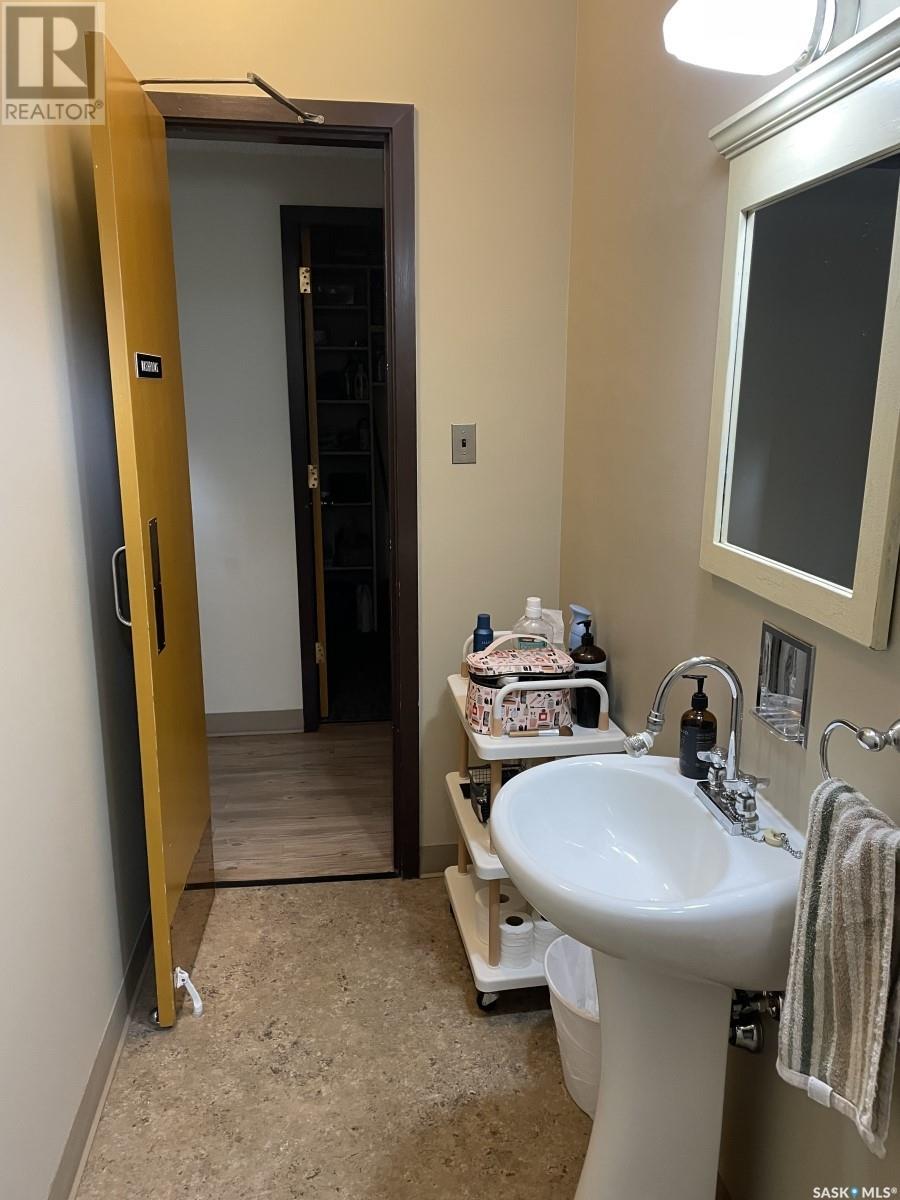 433 3rd Street E, Shaunavon, Saskatchewan  S0N 2M0 - Photo 27 - SK010705