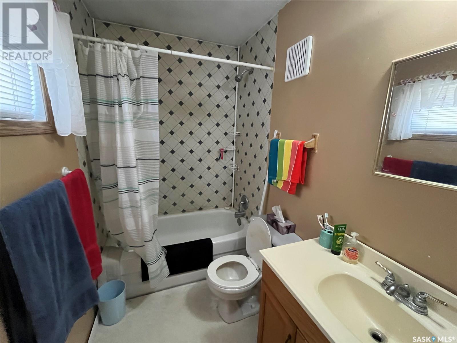 108 1st Avenue W, Lintlaw, Saskatchewan  S0A 2H0 - Photo 21 - SK010559