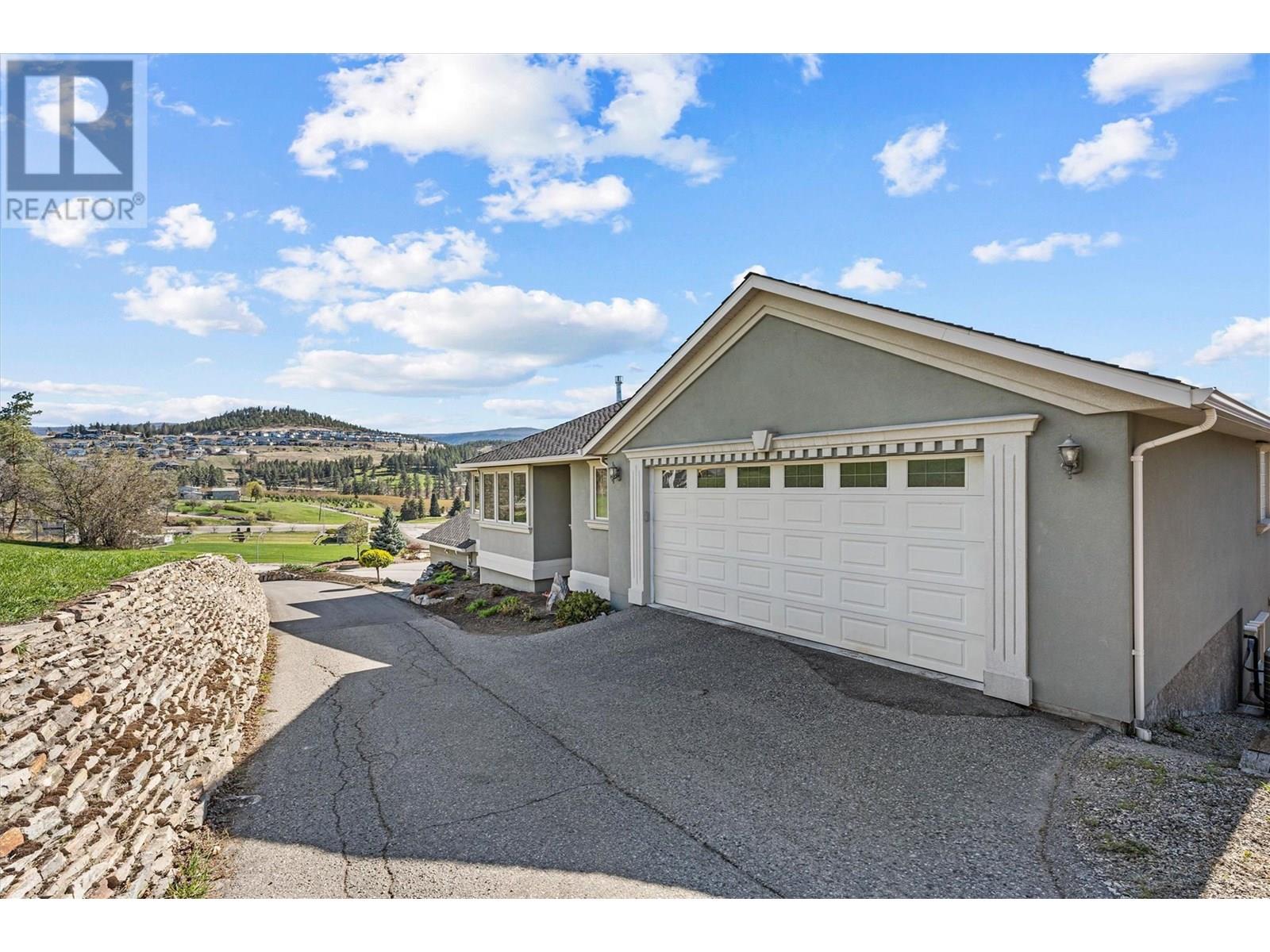 Property at 1095 Hume Avenue image 2