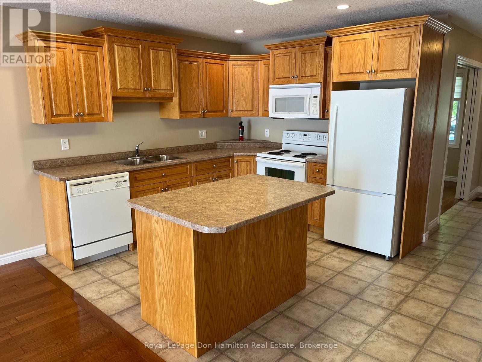 410 Danby Street E, North Perth, Ontario  N4W 0A8 - Photo 6 - X12102645