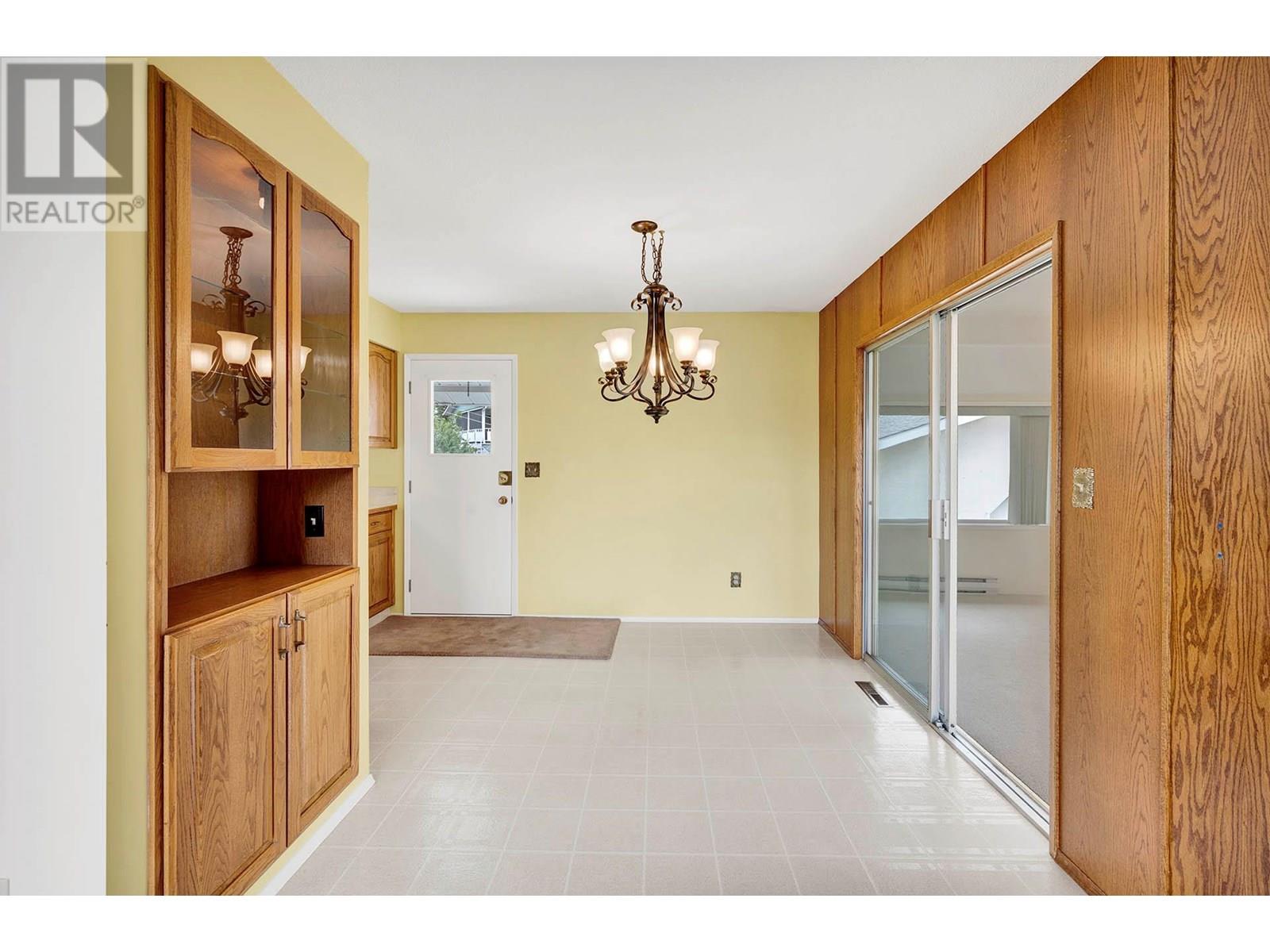 Property at 850 Sicamore Drive image 4