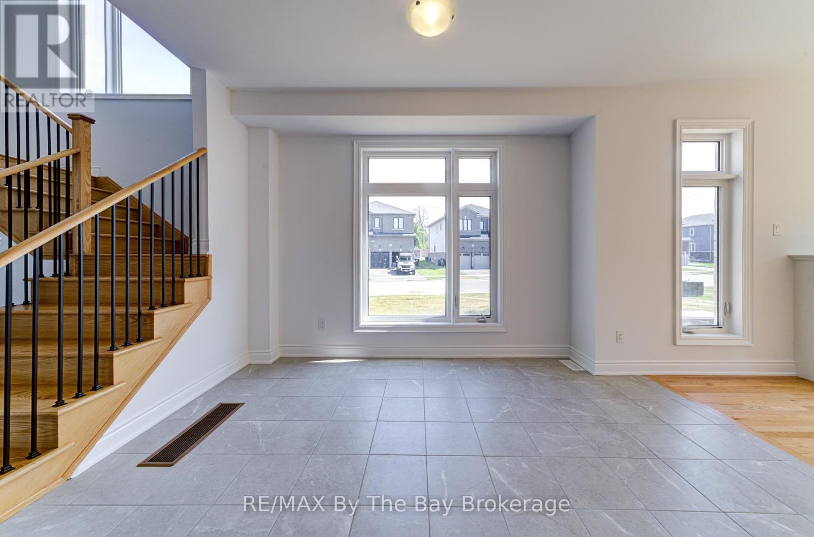 2 Autumn Drive, Wasaga Beach, Ontario  L9Z 0K7 - Photo 11 - S12244504