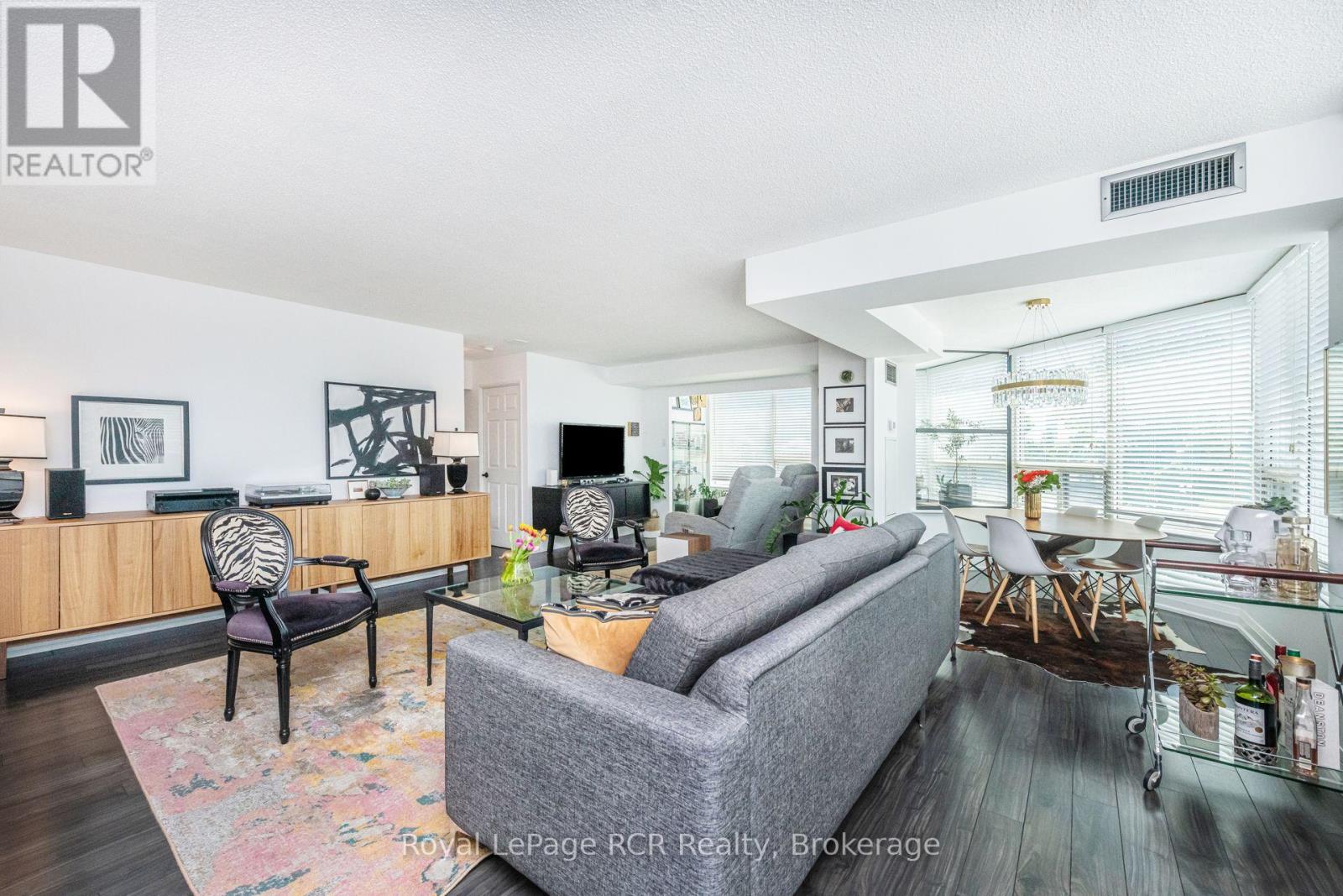 209 - 700 Constellation Drive, Mississauga, Ontario  L5R 3G8 - Photo 6 - W12244479