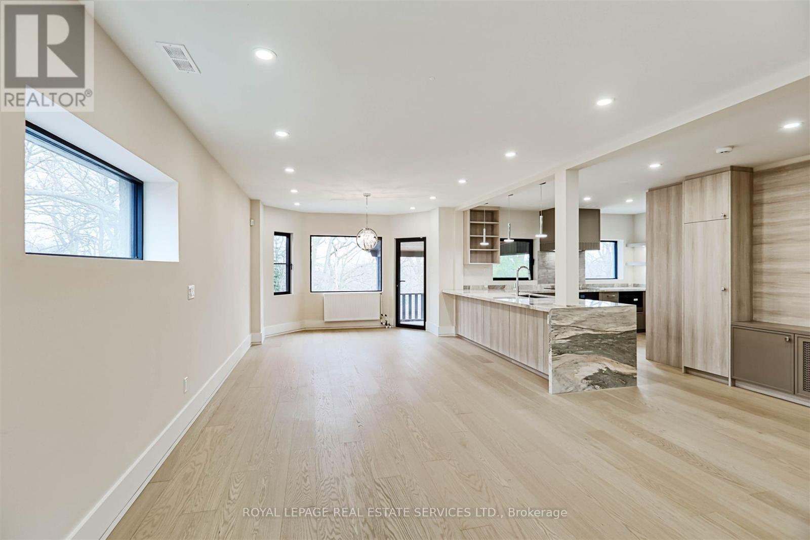324 Riverside Drive, Toronto, Ontario  M6S 4B2 - Photo 18 - W12241880