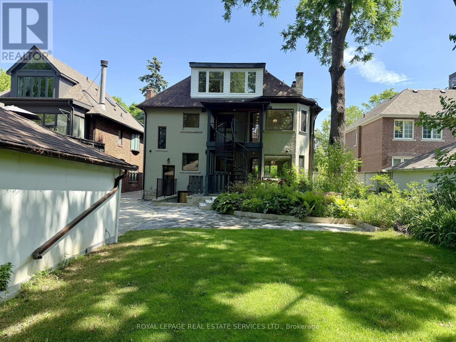 324 Riverside Drive, Toronto, Ontario  M6S 4B2 - Photo 48 - W12241880