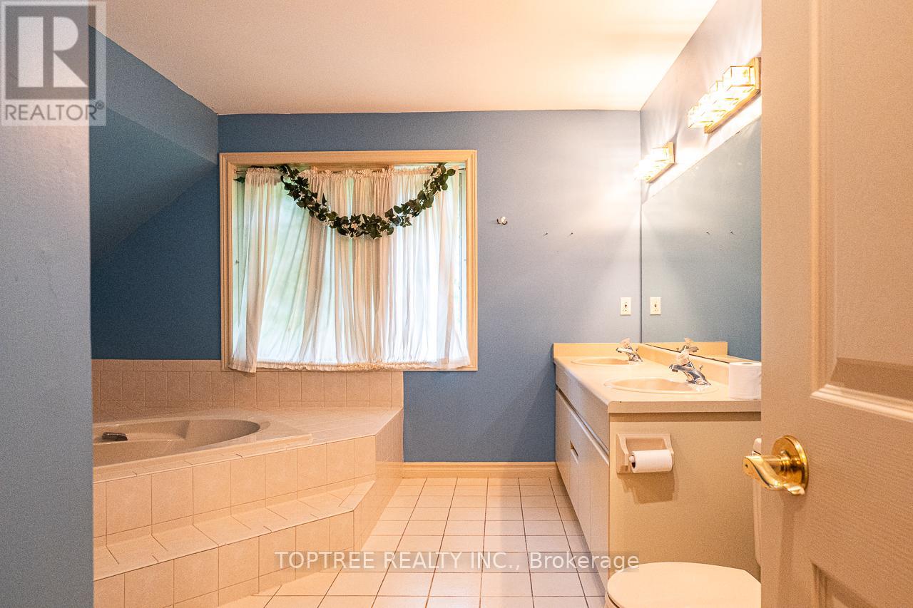 42 Pitcarnie Crescent, London North, Ontario  N6G 4N4 - Photo 26 - X12244632