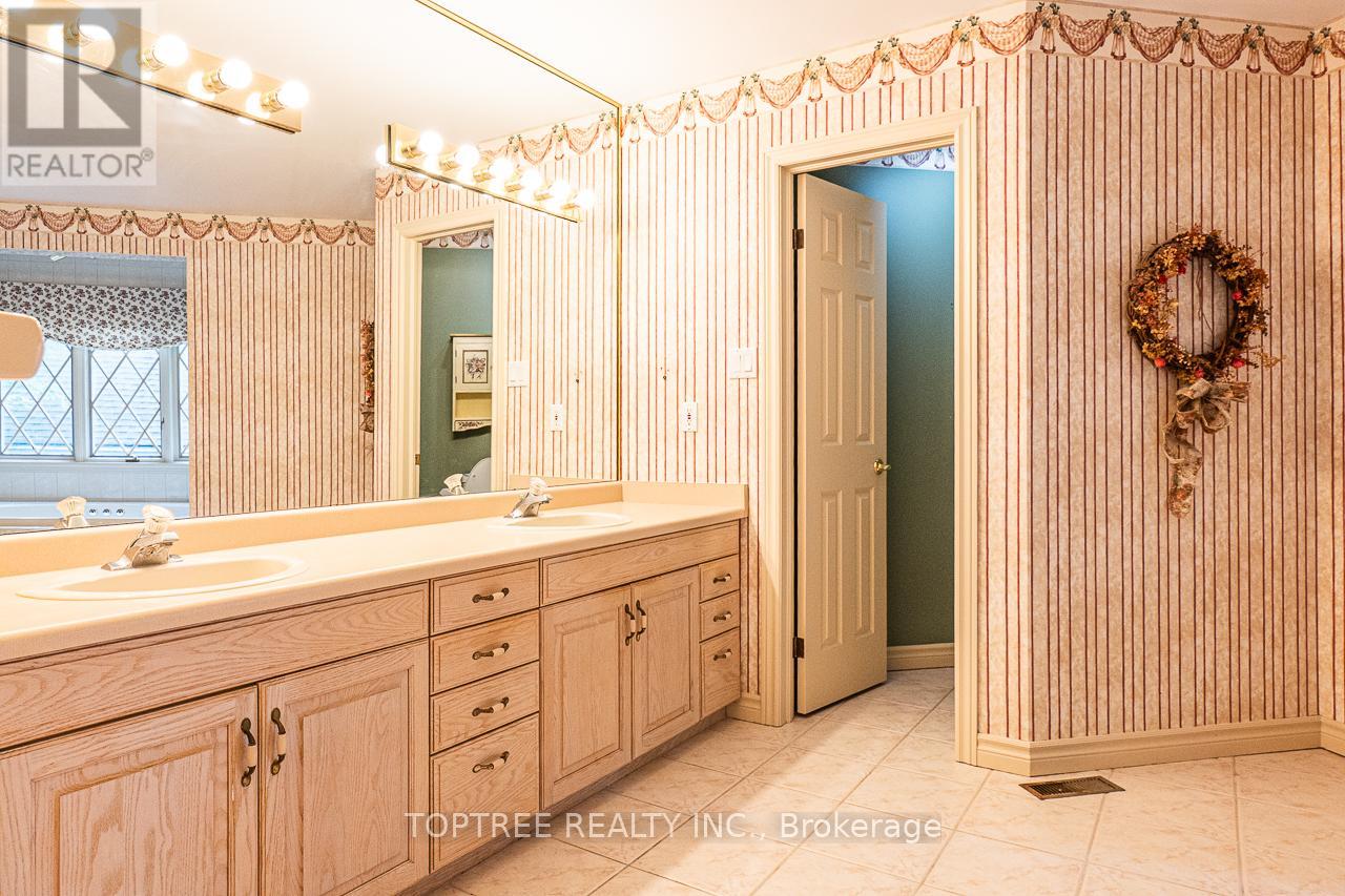 42 Pitcarnie Crescent, London North, Ontario  N6G 4N4 - Photo 33 - X12244632