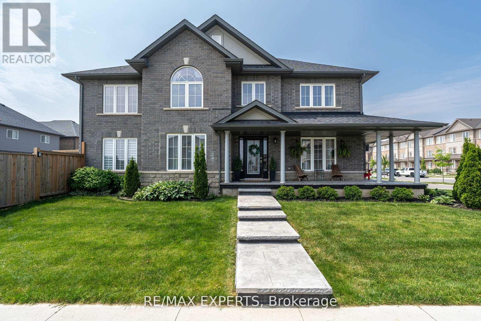 Property at 316 DALGLEISH TRAIL image 2