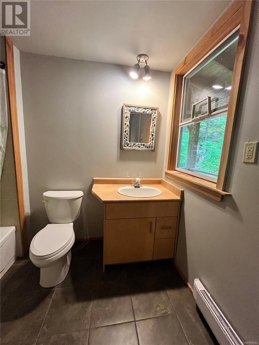 421 Whaletown Rd, Cortes Island, British Columbia  V0P 1Z0 - Photo 13 - 999694