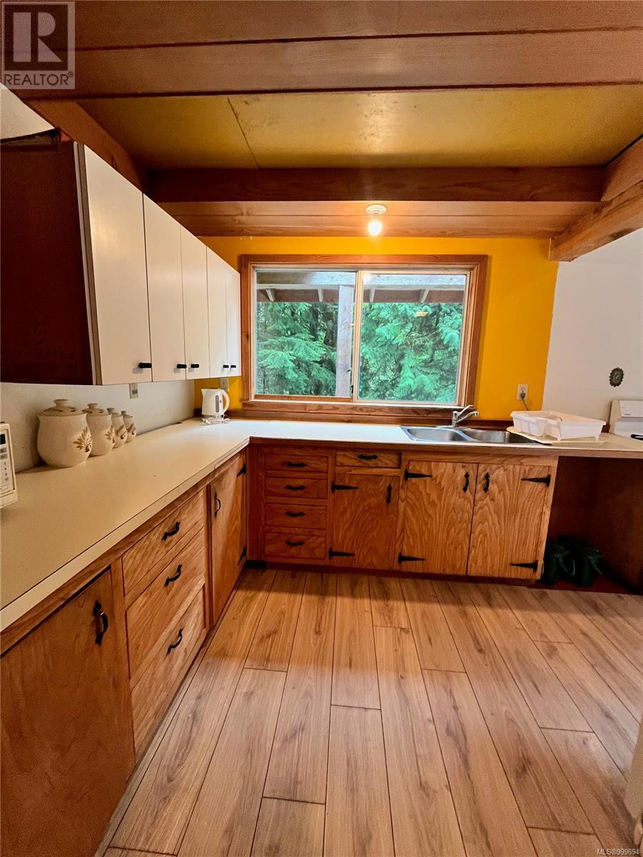 421 Whaletown Rd, Cortes Island, British Columbia  V0P 1Z0 - Photo 10 - 999694