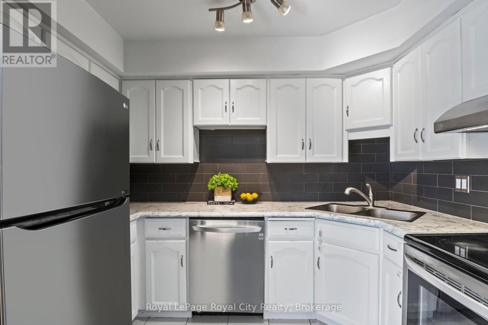 209 - 360 Waterloo Avenue, Guelph, Ontario  N1H 7Y3 - Photo 7 - X12244550