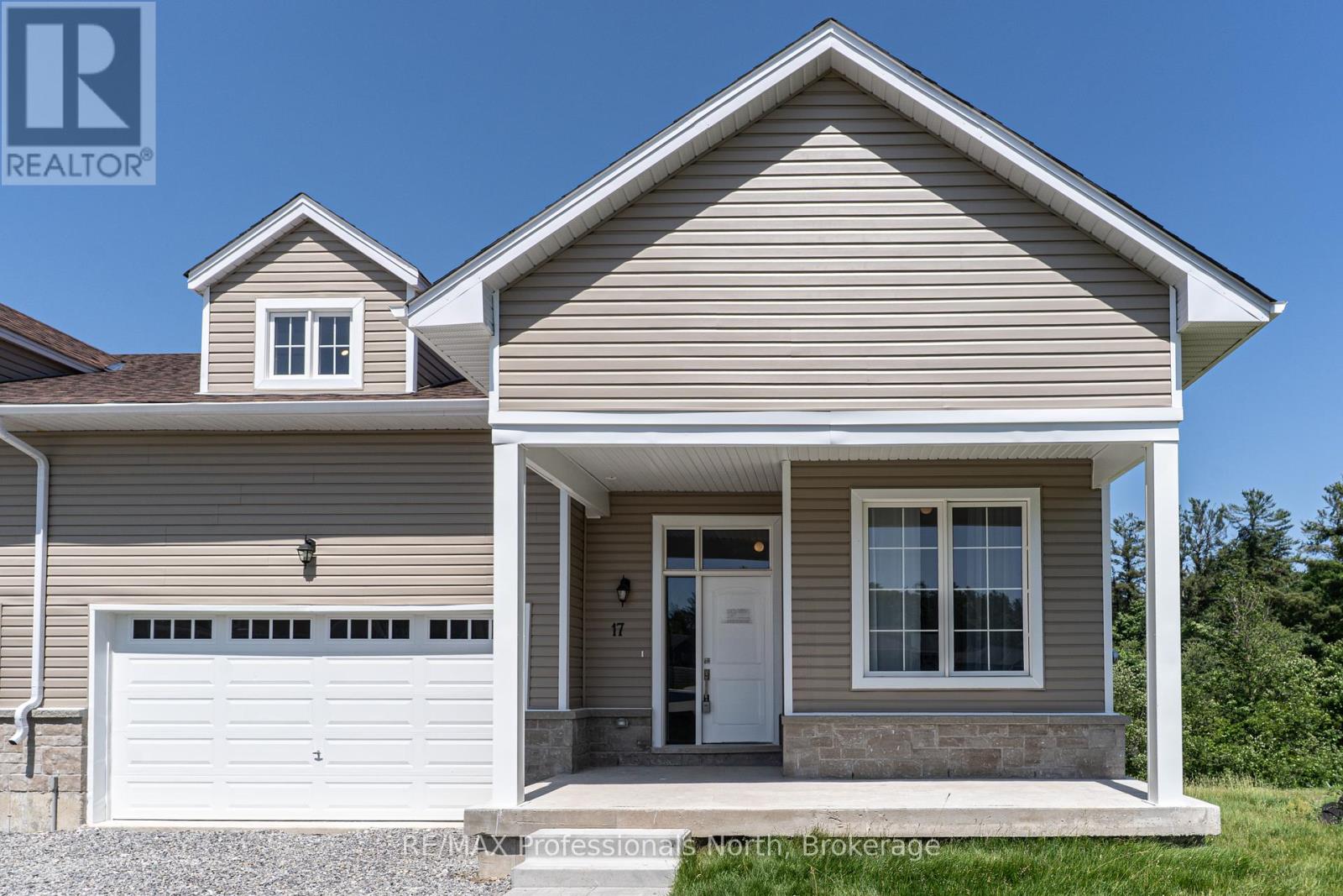 17 Turnberry Court, Bracebridge, Ontario  P1L 0N5 - Photo 1 - X12244582