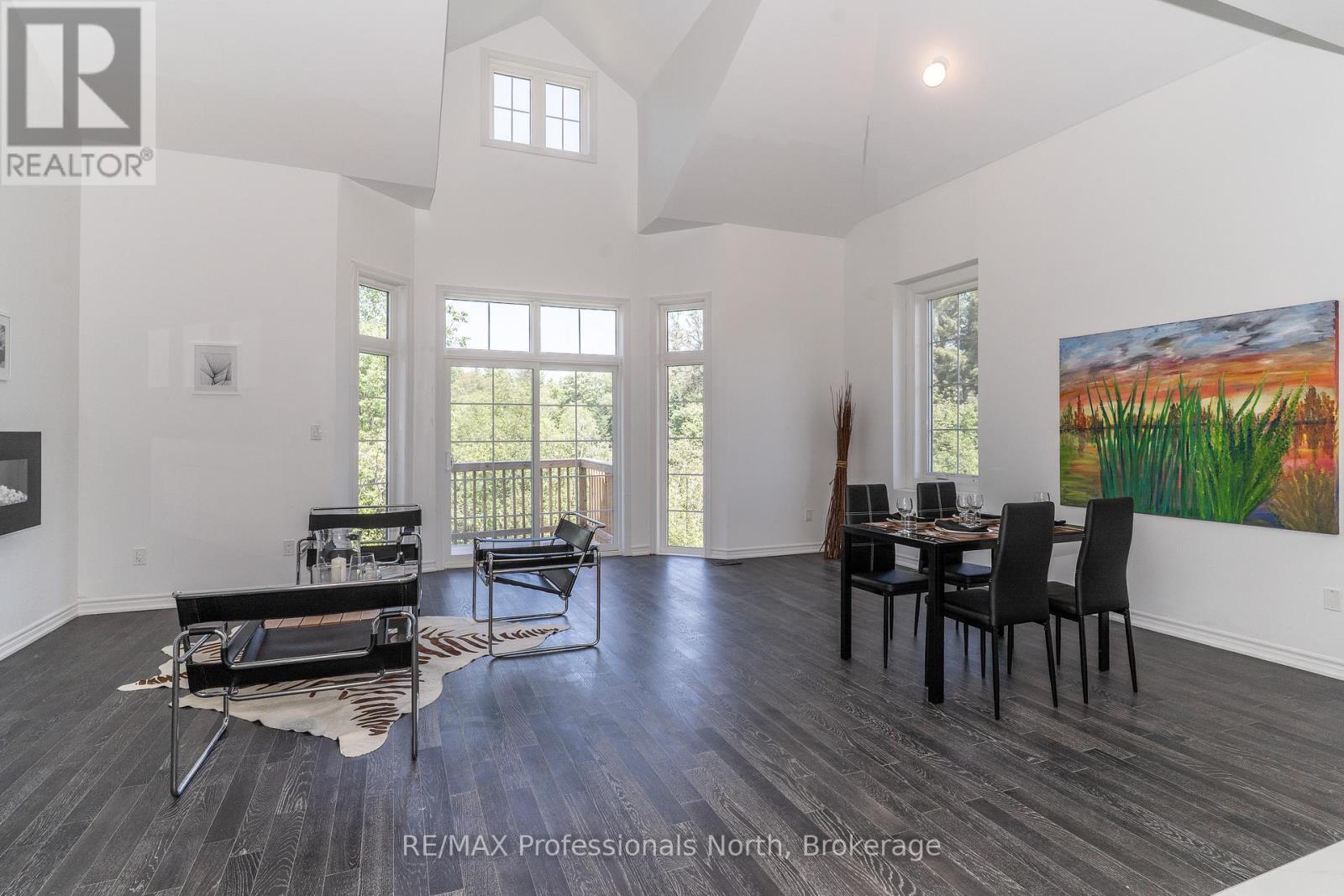17 Turnberry Court, Bracebridge, Ontario  P1L 0N5 - Photo 2 - X12244582
