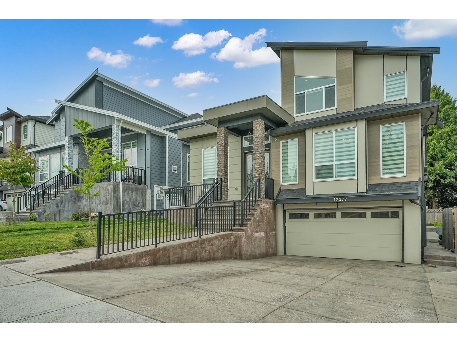 Property at 17217 59 AVENUE image 2