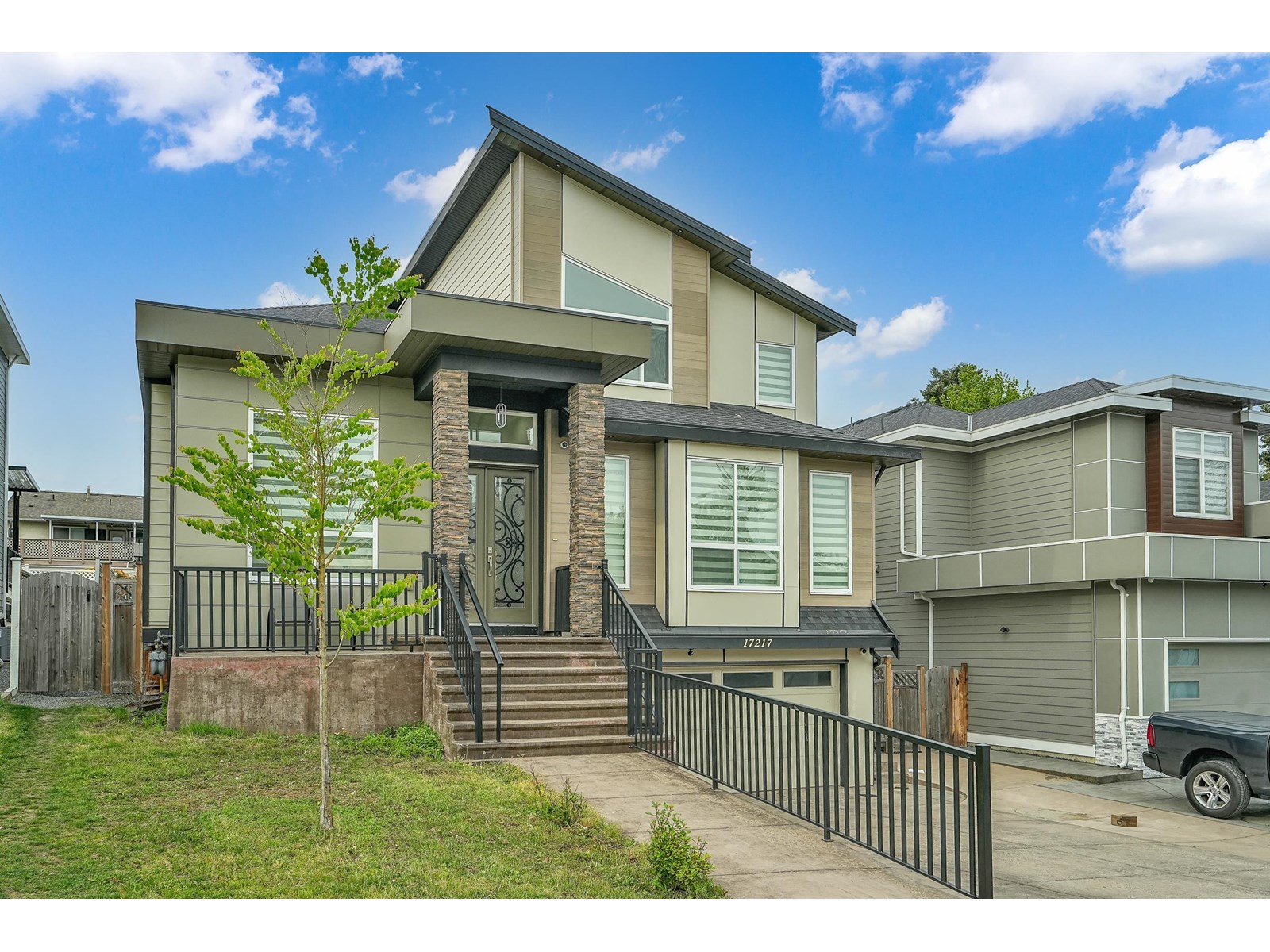 Property at 17217 59 AVENUE image 3