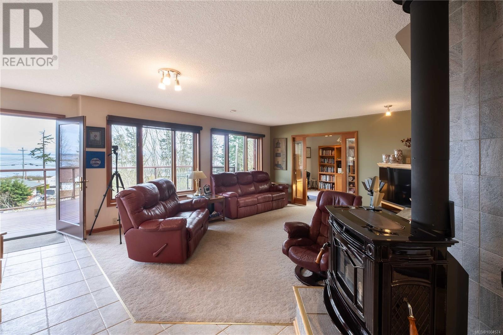 Property at 3882 Wavecrest Rd image 2