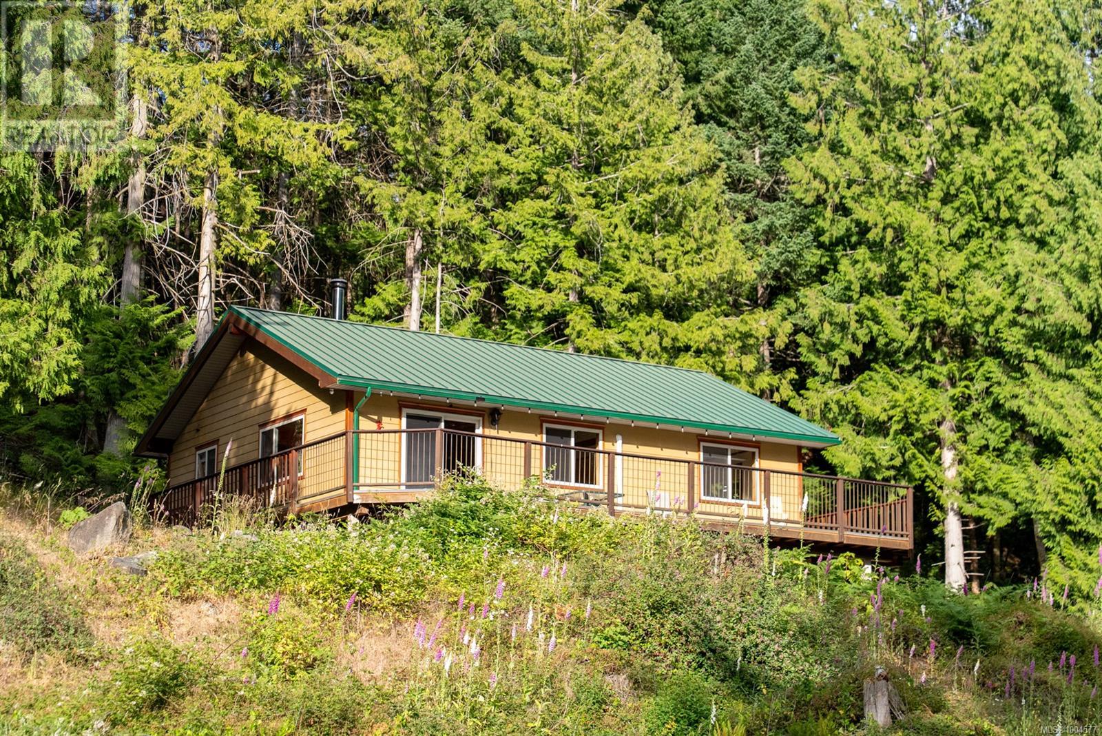 5574 Hooson Rd, Pender Island, British Columbia