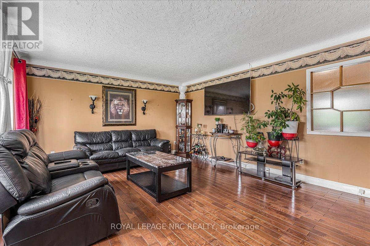 Property at 16 DUNRAVEN AVENUE image 4