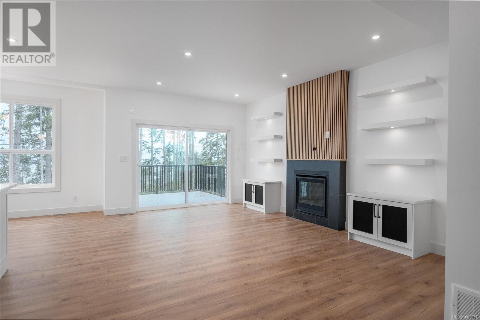 Property at 949 Harbour View St image 4