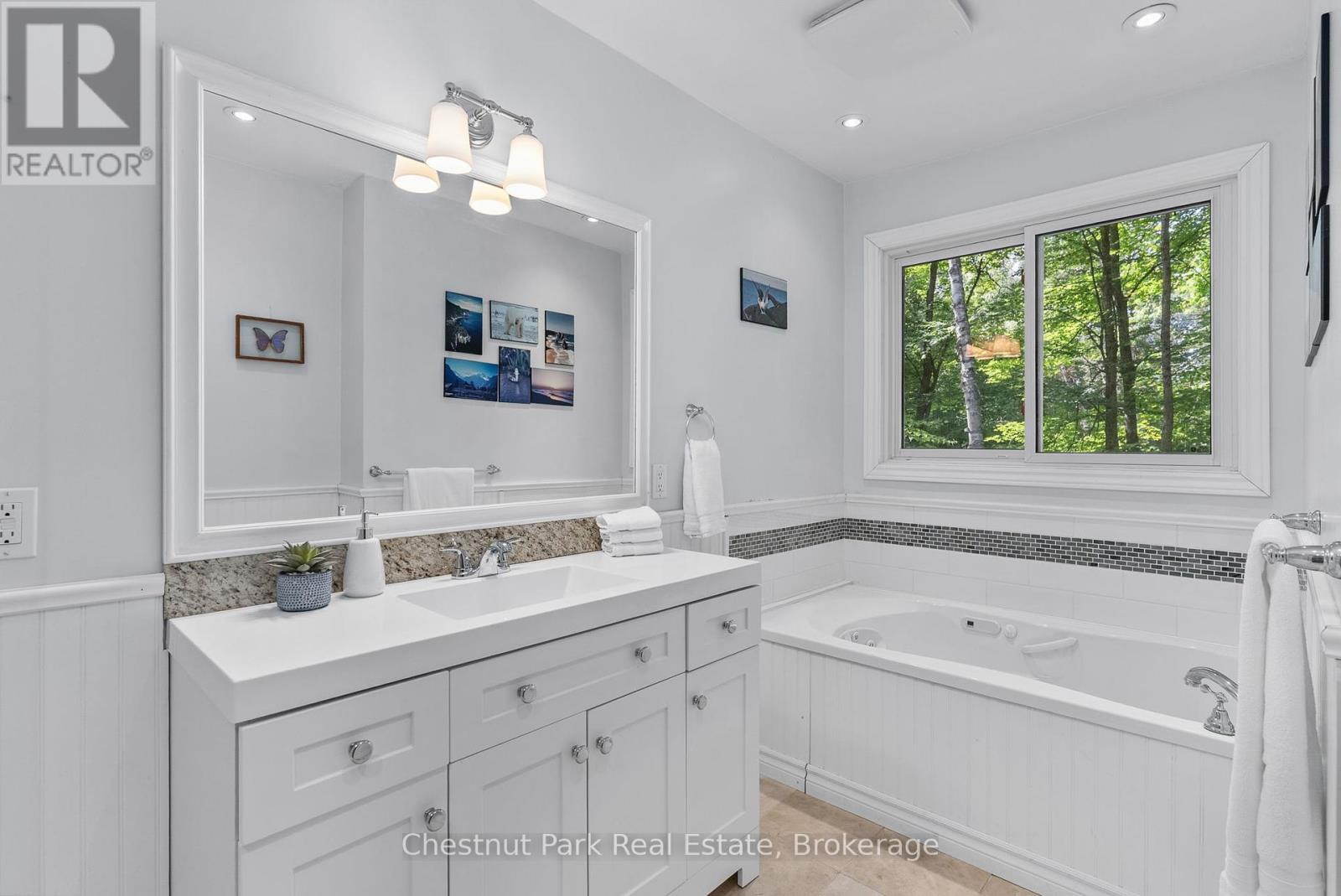 115 Woodland Drive, Huntsville, Ontario  P1H 1A7 - Photo 17 - X12244688