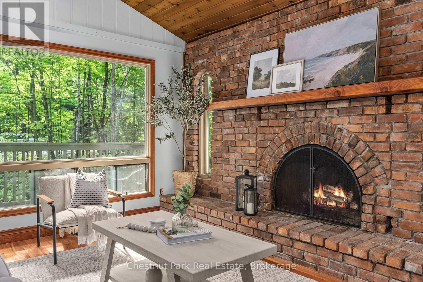 115 Woodland Drive, Huntsville, Ontario  P1H 1A7 - Photo 5 - X12244688