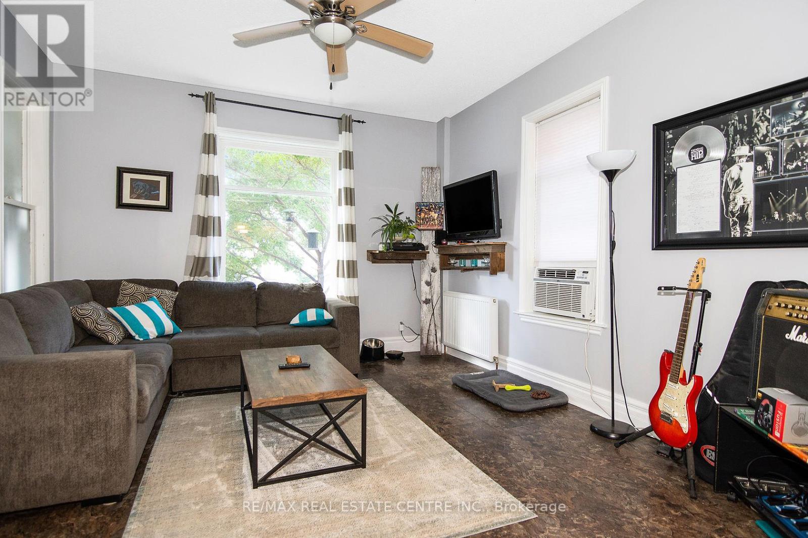 Property at 132 FIRST AVENUE E image 4