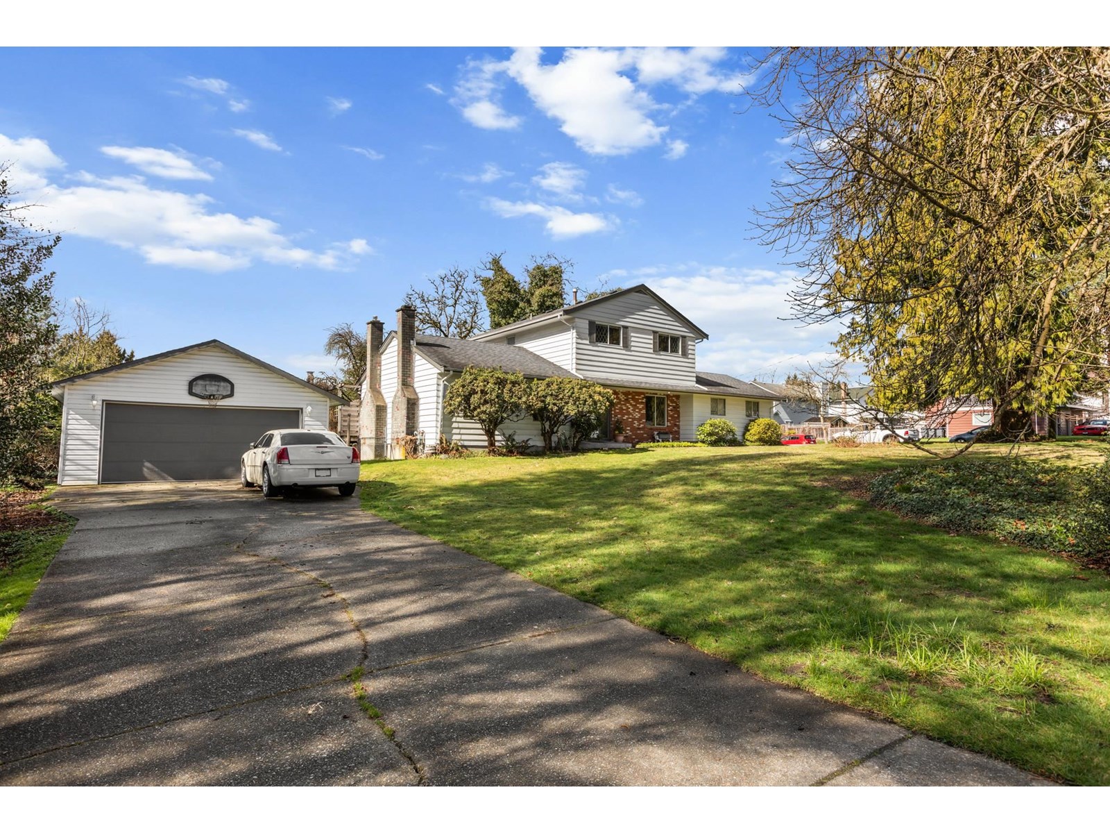 Property at 8661 148 STREET image 2