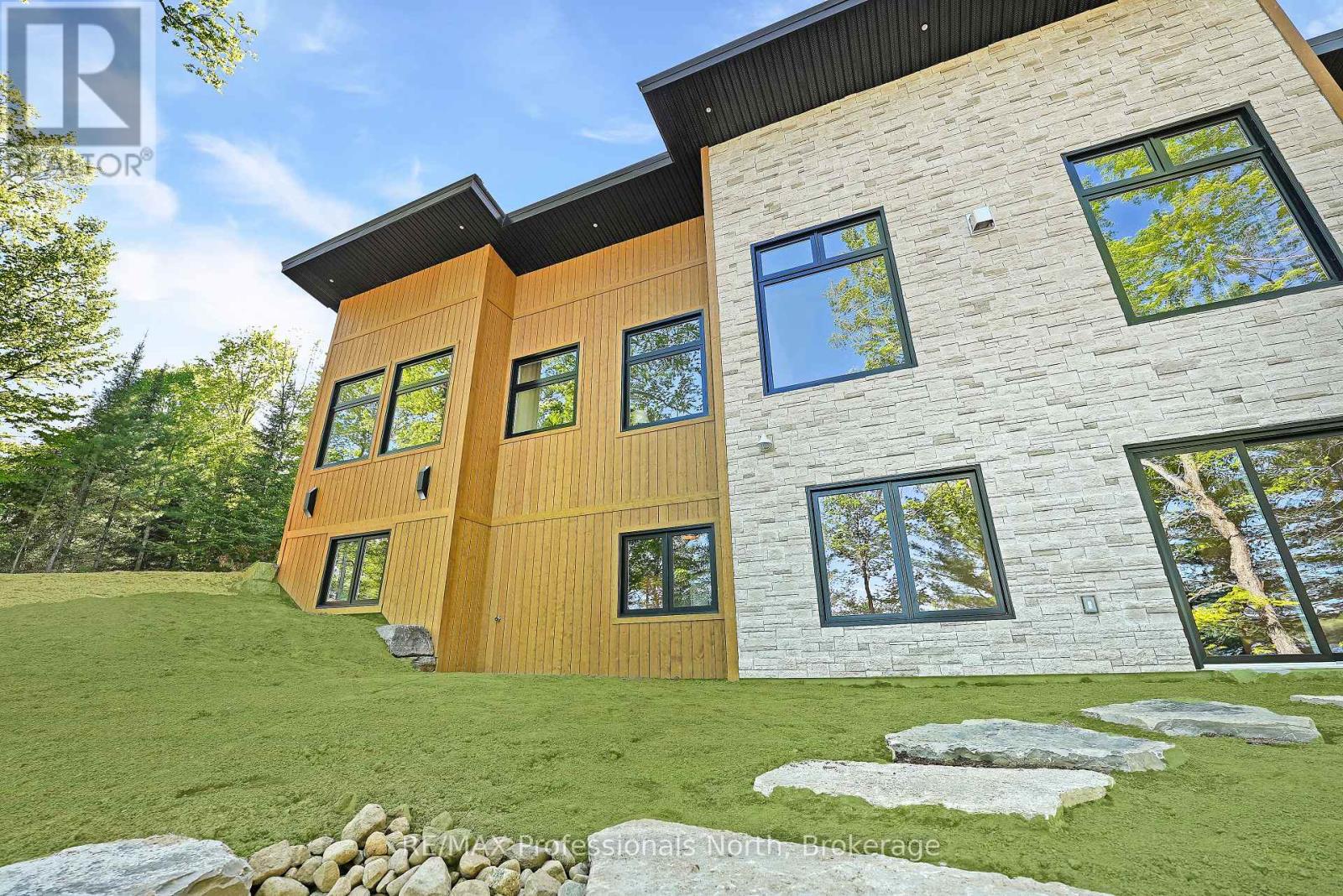 1041 Minaki Lane, Minden Hills, Ontario  K0M 2K0 - Photo 48 - X12168862