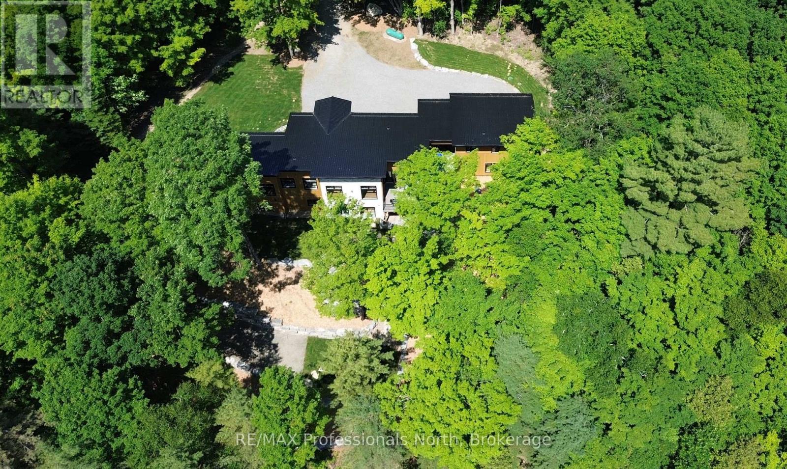 1041 Minaki Lane, Minden Hills, Ontario  K0M 2K0 - Photo 4 - X12168862