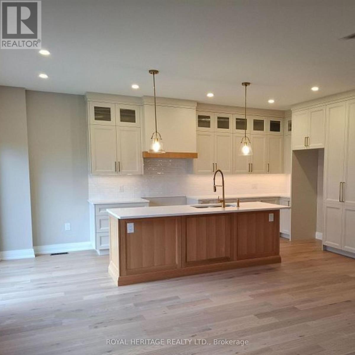 42 St Augustine Drive, Whitby, Ontario  L1M 0L7 - Photo 9 - E12244677