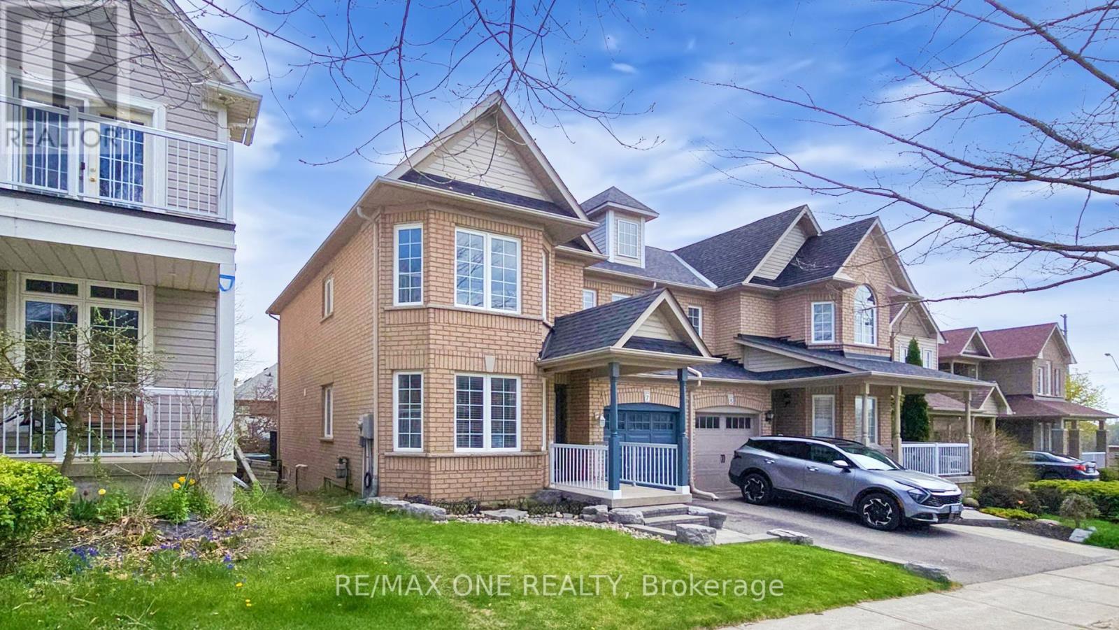 Property at 7 LAURENDALE AVENUE image 3