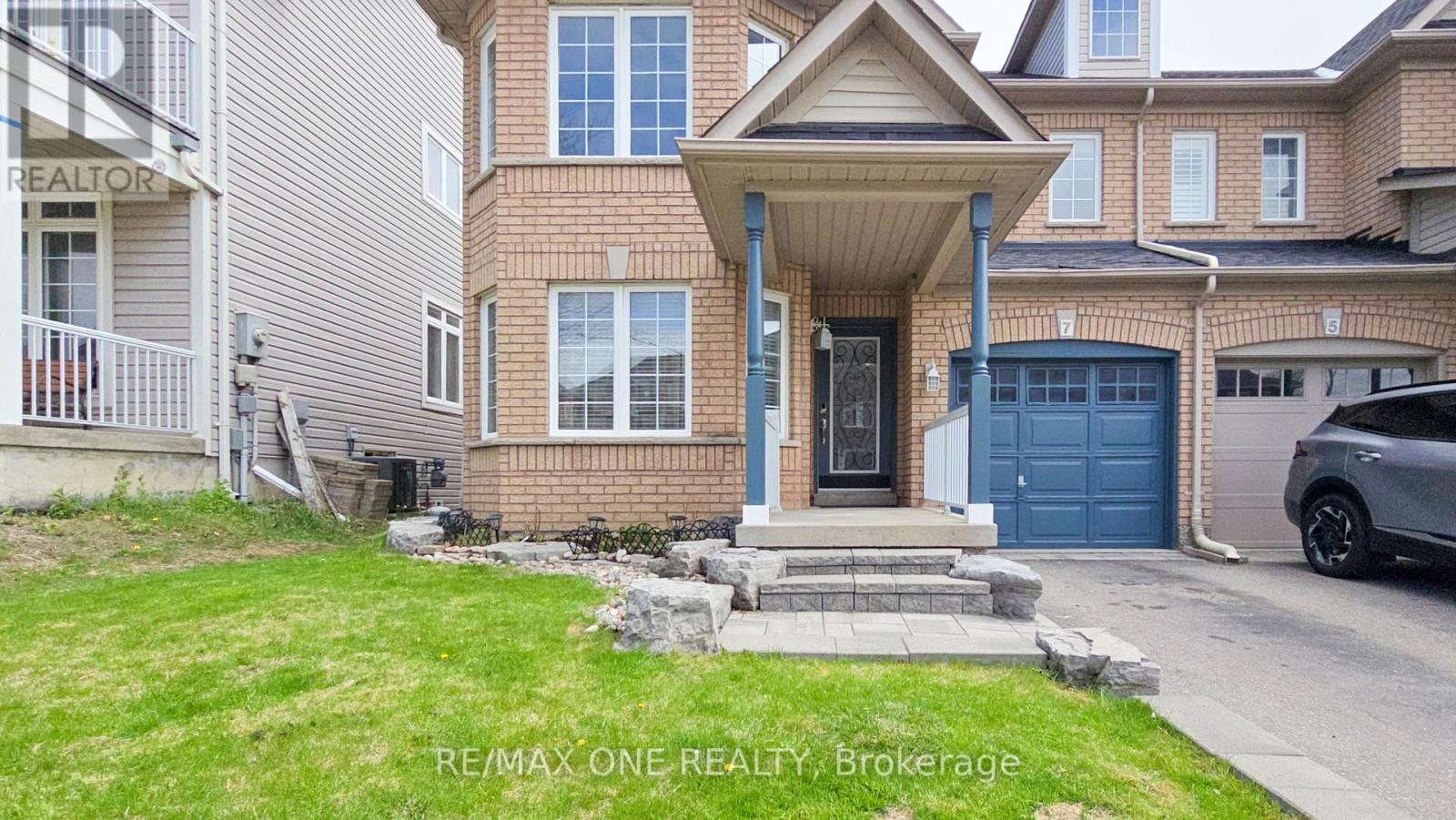 Property at 7 LAURENDALE AVENUE image 4