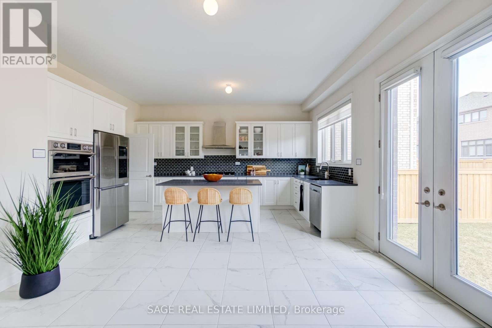 Property at 3 JOINER CIRCLE image 2
